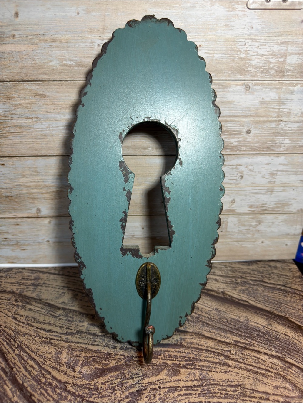 Rustic Distressed Keyhole Wall Hook Decor